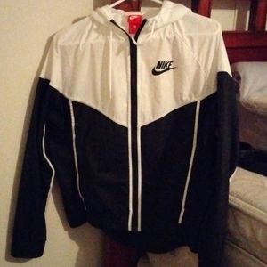 Women’s Zip Up Nike Windbreaker